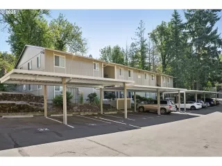 Photo #1: 641917932 Listing