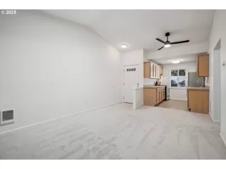 Photo #3: 641917932 Listing