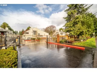 Photo #5: 642135503 Listing