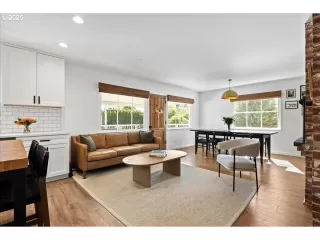 Photo #5: 642460750 Listing