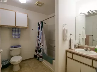 Photo #6: 642654818 Listing