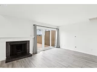 Photo #3: 642829742 Listing