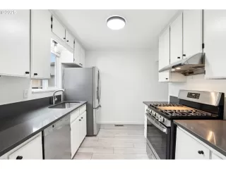 Photo #4: 642829742 Listing