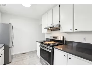 Photo #5: 642829742 Listing