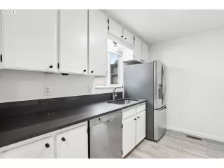 Photo #6: 642829742 Listing