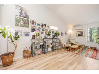 Photo #3: 643095656 Listing