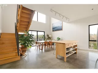 Photo #1: 643337767 Listing 