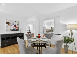 Photo #6: 643948871 Listing