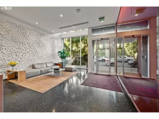 Photo #1: 644038393 Listing