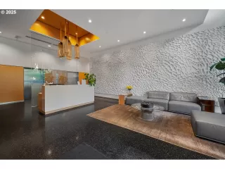 Photo #2: 644038393 Listing