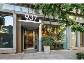 Photo #6: 644038393 Listing