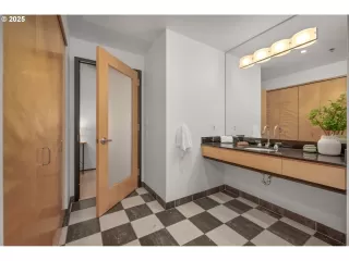 Photo #6: 644331141 Listing