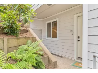 Photo #2: 644663037 Listing