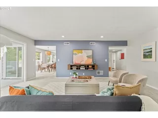 Photo #3: 644663037 Listing