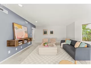 Photo #4: 644663037 Listing