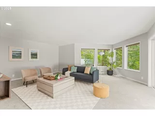 Photo #5: 644663037 Listing