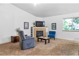 Photo #3: 645075883 Listing 