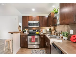 Photo #3: 645399960 Listing