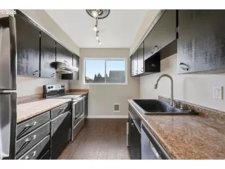 Photo #3: 645411941 Listing