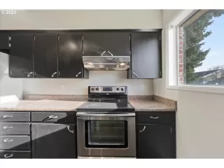 Photo #5: 645411941 Listing