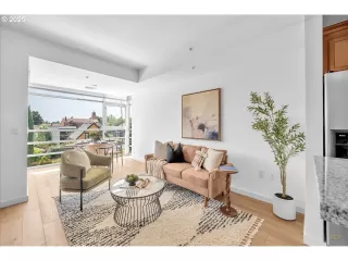 Photo #5: 645654565 Listing