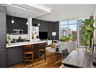 Photo #4: 646320851 Listing