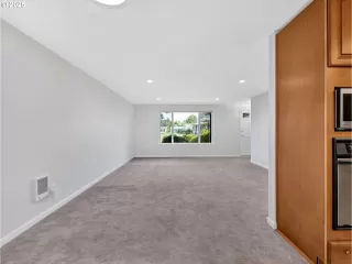 Photo #2: 646661603 Listing 