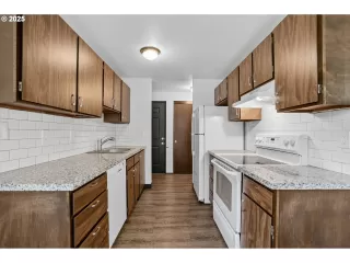 Photo #2: 646668772 Listing 