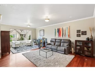 Photo #2: 646677109 Listing