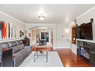 Photo #3: 646677109 Listing