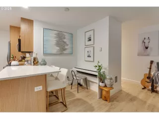 Photo #1: 646913466 Listing