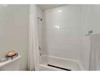 Photo #4: 646913466 Listing