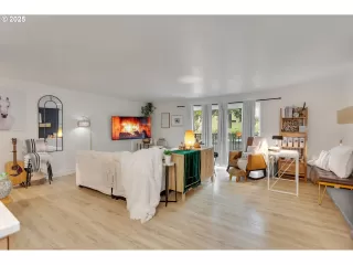 Photo #6: 646913466 Listing