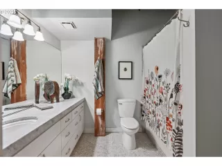 Photo #1: 646914367 Listing