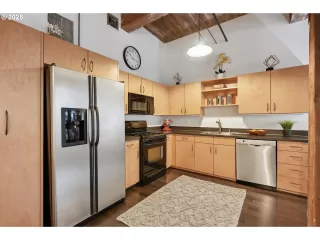 Photo #5: 646914367 Listing