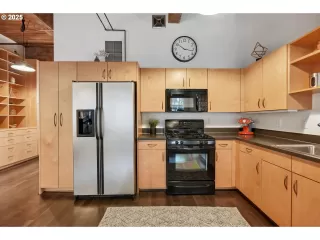 Photo #6: 646914367 Listing