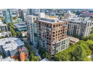 Photo #1: 647118193 Listing 