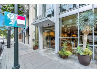 Photo #3: 647118193 Listing 