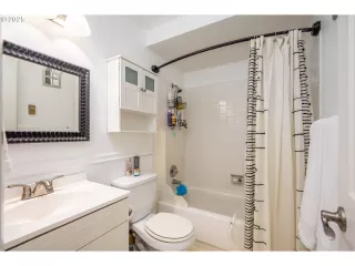 Photo #1: 647129223 Listing