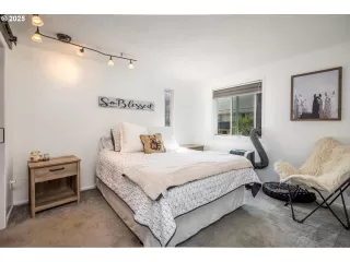 Photo #2: 647129223 Listing