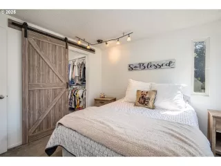 Photo #3: 647129223 Listing