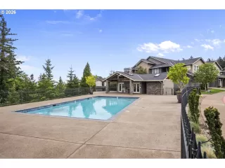Photo #1: 647147516 Listing