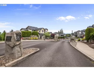 Photo #2: 647147516 Listing