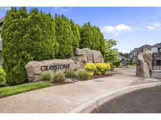 Photo #3: 647147516 Listing