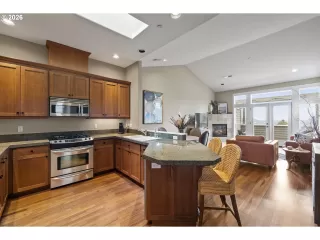 Photo #6: 647147516 Listing