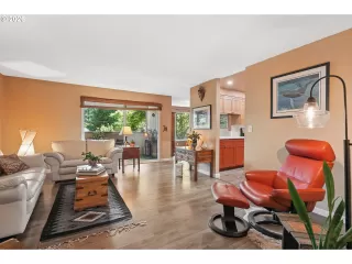 Photo #3: 647629483 Listing