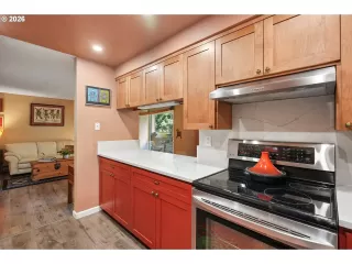 Photo #6: 647629483 Listing