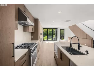 Photo #2: 647656280 Listing