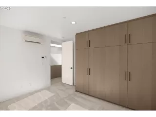 Photo #5: 647656280 Listing