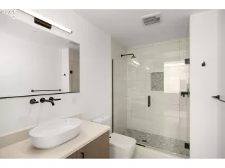 Photo #6: 647656280 Listing